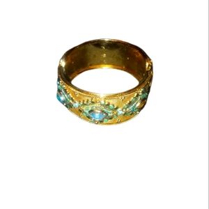 Gold tone bracelet